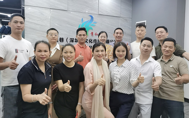 八人圆桌会议1-合照.jpg