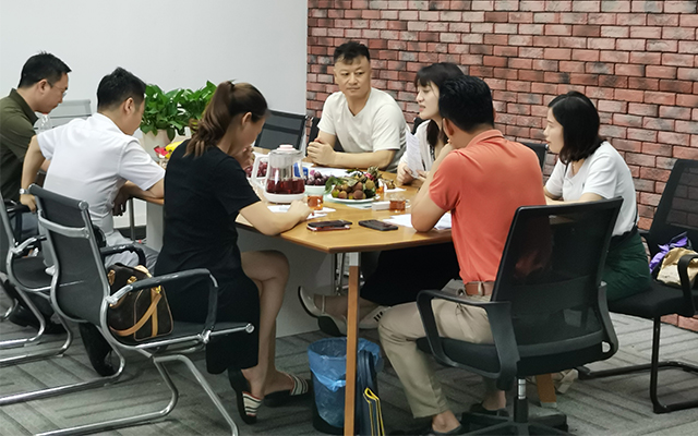 八人圆桌会议2-自我介绍.jpg