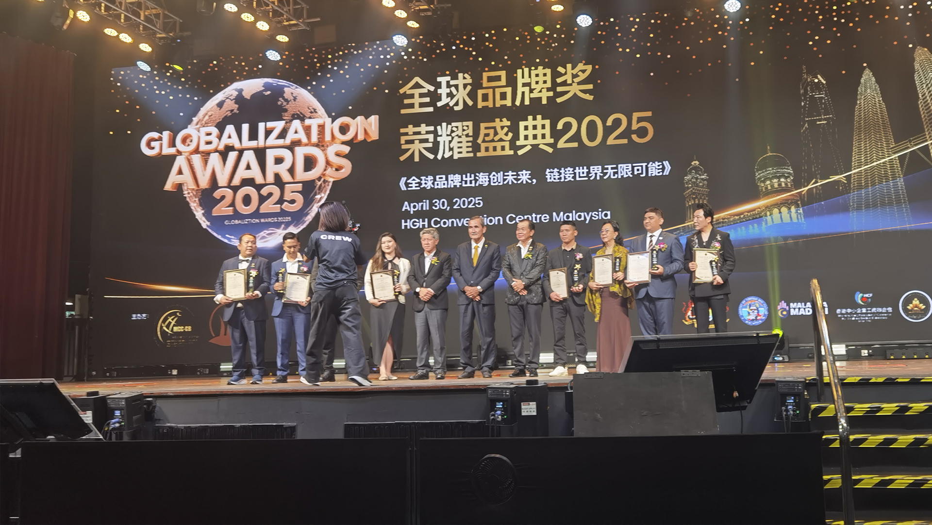 合乐hl8家居荣获2025国际健康睡眠科技金奖 科技睡眠方案闪耀马来西亚荣耀盛典